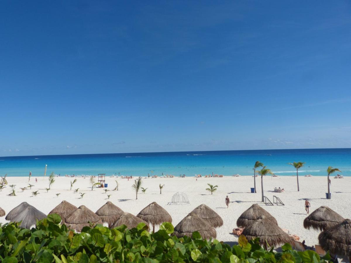 State of the Art Condos en la mejor Playa de Cancun frente a PLAZA LA ISLA Exterior foto