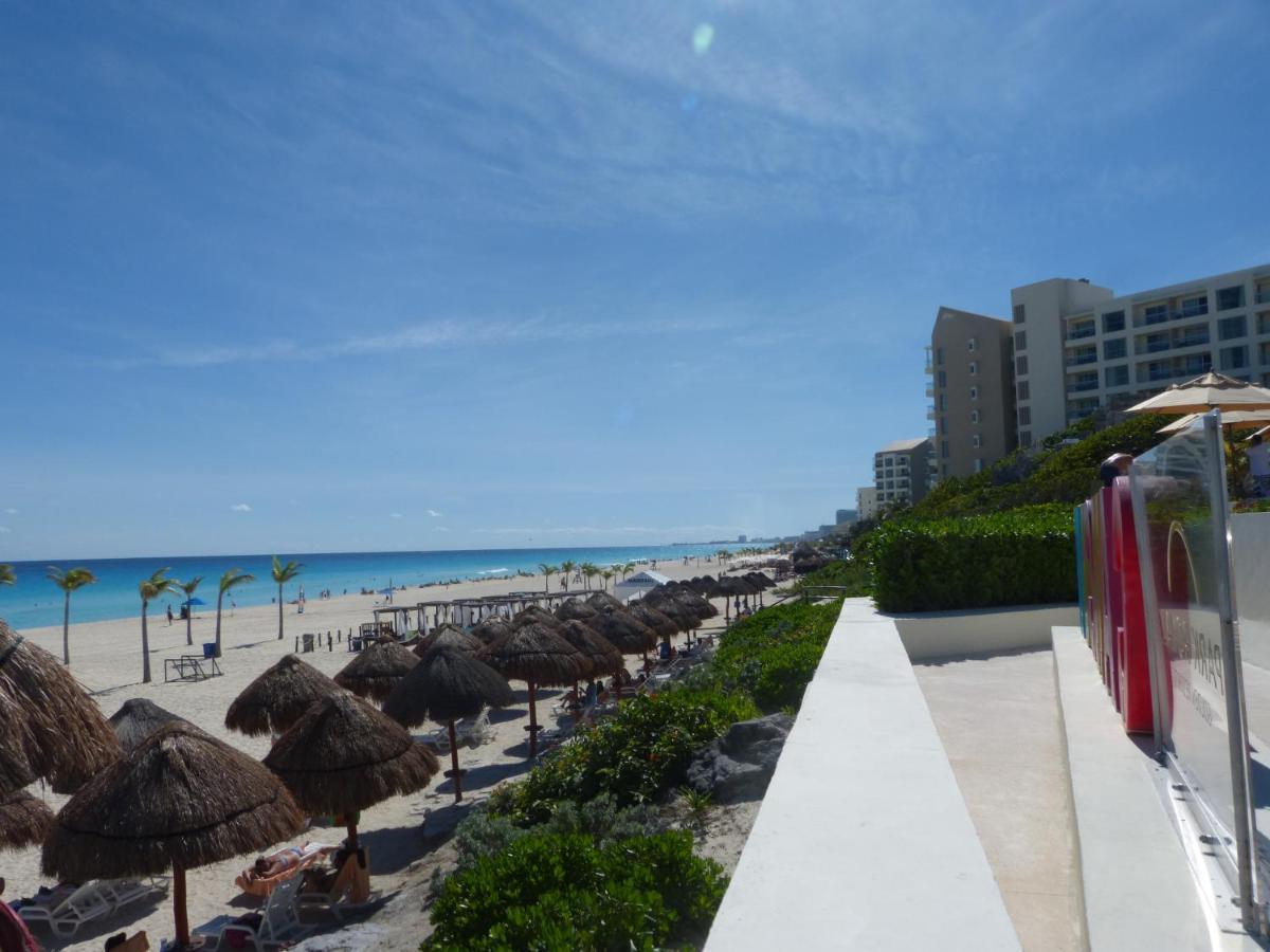 State of the Art Condos en la mejor Playa de Cancun frente a PLAZA LA ISLA Exterior foto